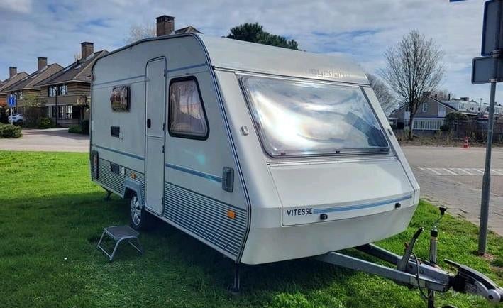 Beyerland Vitesse 430D, Caravans en Kamperen, Disselslot, Treinzit, Particulier, 4 tot 5 meter