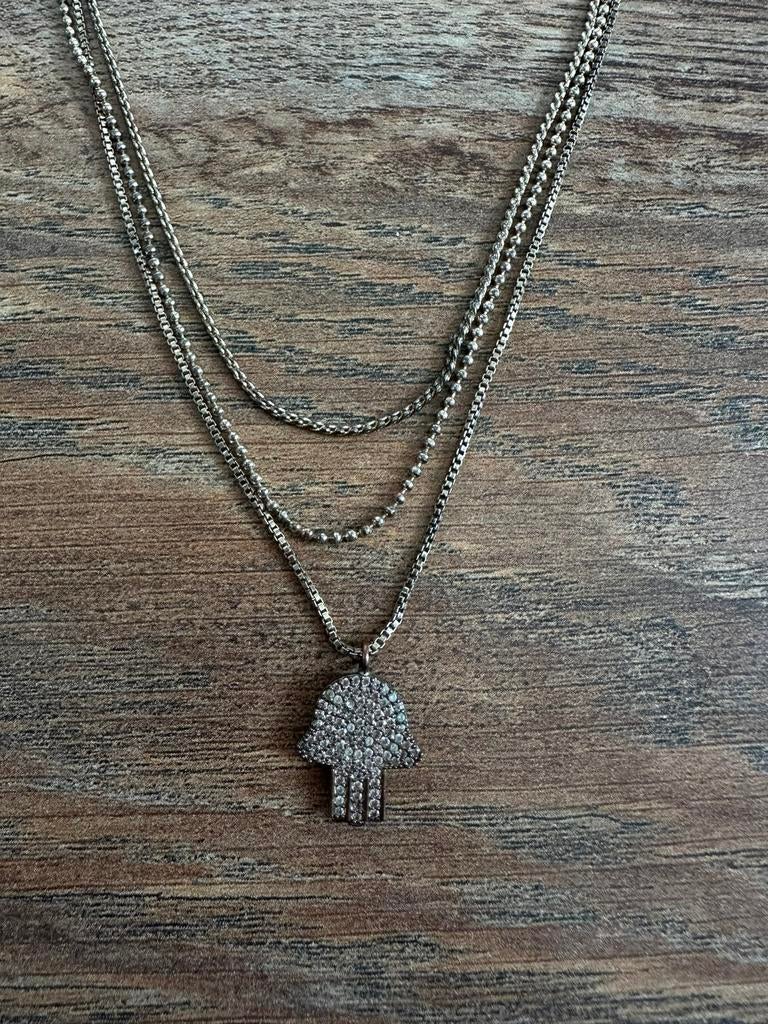 Zilverkleurige drie dubbele ketting met buddha hand, Sieraden, Tassen en Uiterlijk, Kettingen, Ophalen of Verzenden, Zo goed als nieuw