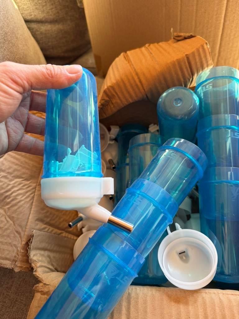 16drink flessen zo goed als nieuw, Dieren en Toebehoren, Ophalen, Zo goed als nieuw, Voerbakje