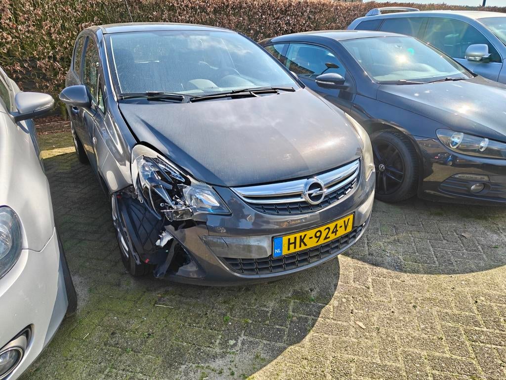 SCHADE! Opel Corsa 1.2 16V 5D 2013 Grijs, Voorwielaandrijving, 4 cilinders, 1229 cc, 49 €/maand