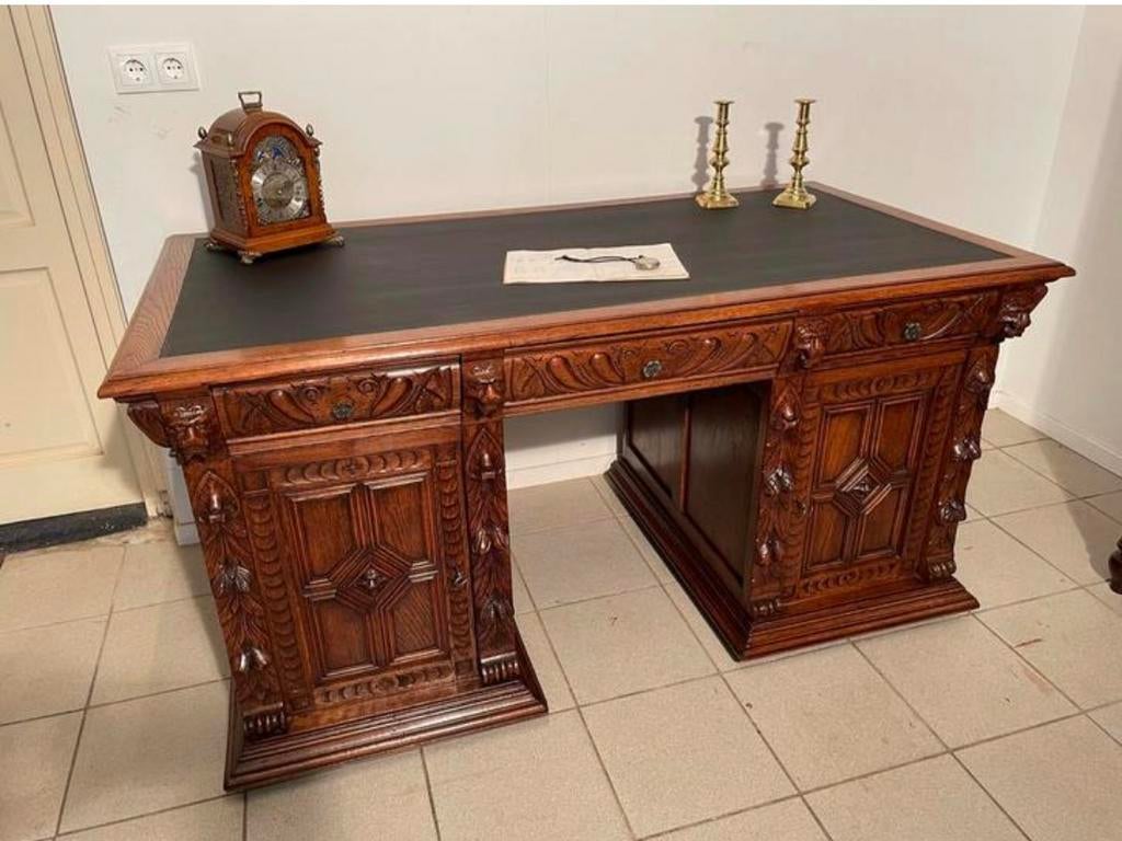 Antiek eiken bureau met zwart inleg snijwerk  Maat 160x80 cm, Ophalen