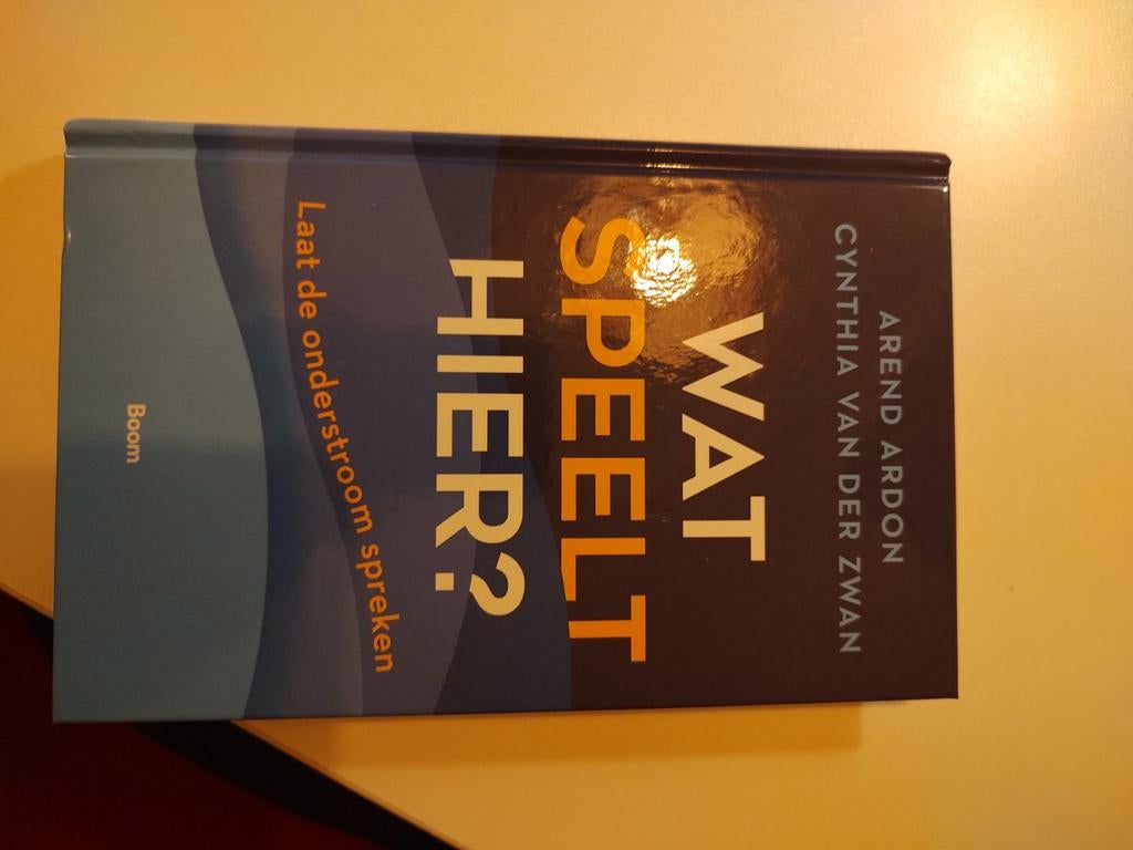 Wat speelt hier? Laat de onderstroom spreken - Arend Ardon, Boeken, Ophalen of Verzenden, Gelezen, Arend Ardon, Cynthia van der Zwan