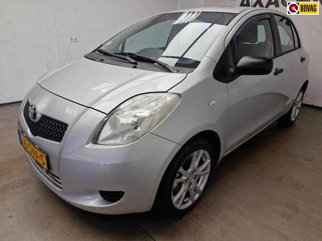 Toyota Yaris 1.3 VVTi Cool AIRCO ! NIEUWE APK ! GARANTIE !, Voorwielaandrijving, 4 cilinders, Handgeschakeld, 550 kg