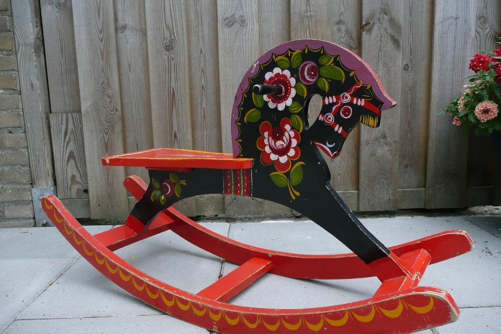 Handgeschilderd houten Russisch Hobbelpaard, Antiek en Kunst, Antiek | Speelgoed, Ophalen