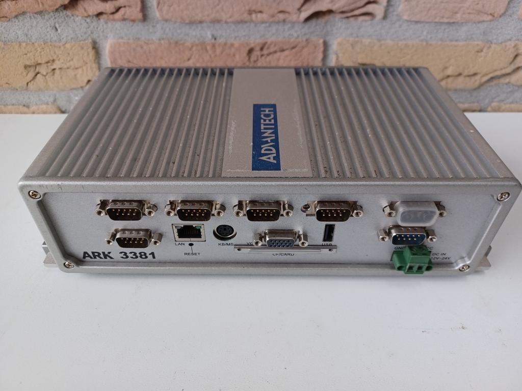 Advantech ARK 3381 Industriële Computer, Onbekend, Gebruikt, Minder dan 4 GB, Advantech