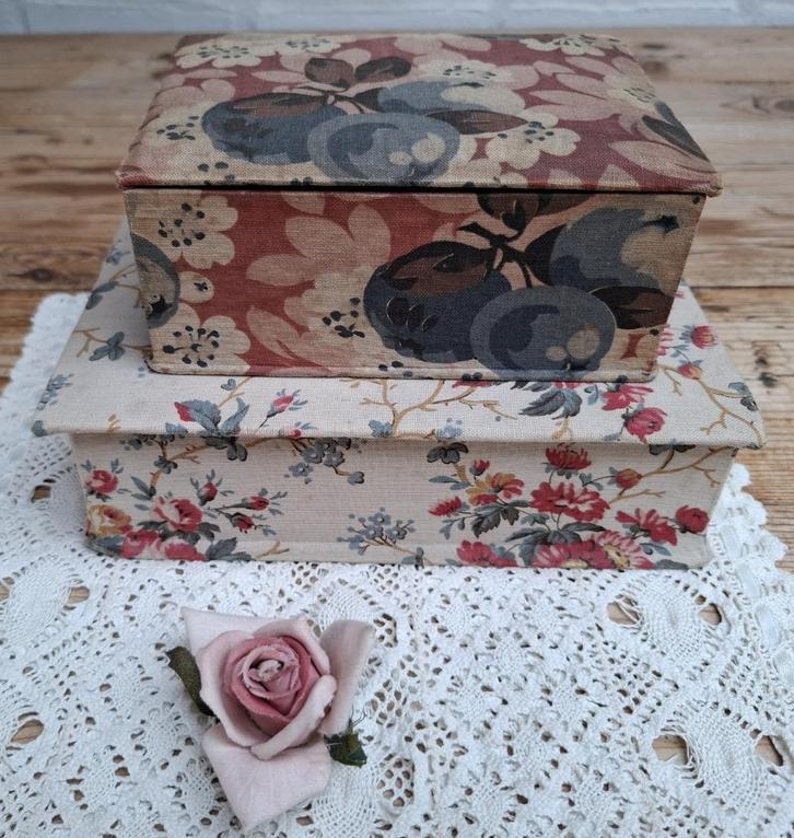 Nog 1 oude Franse brocante stoffen doosje, fruit, Antiek en Kunst, Curiosa en Brocante, Ophalen of Verzenden