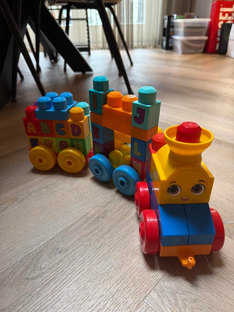 Mega Bloks Alfabet Trein met geluid en muziek, Ophalen of Verzenden, Zo goed als nieuw, Overige typen, Met wieltjes