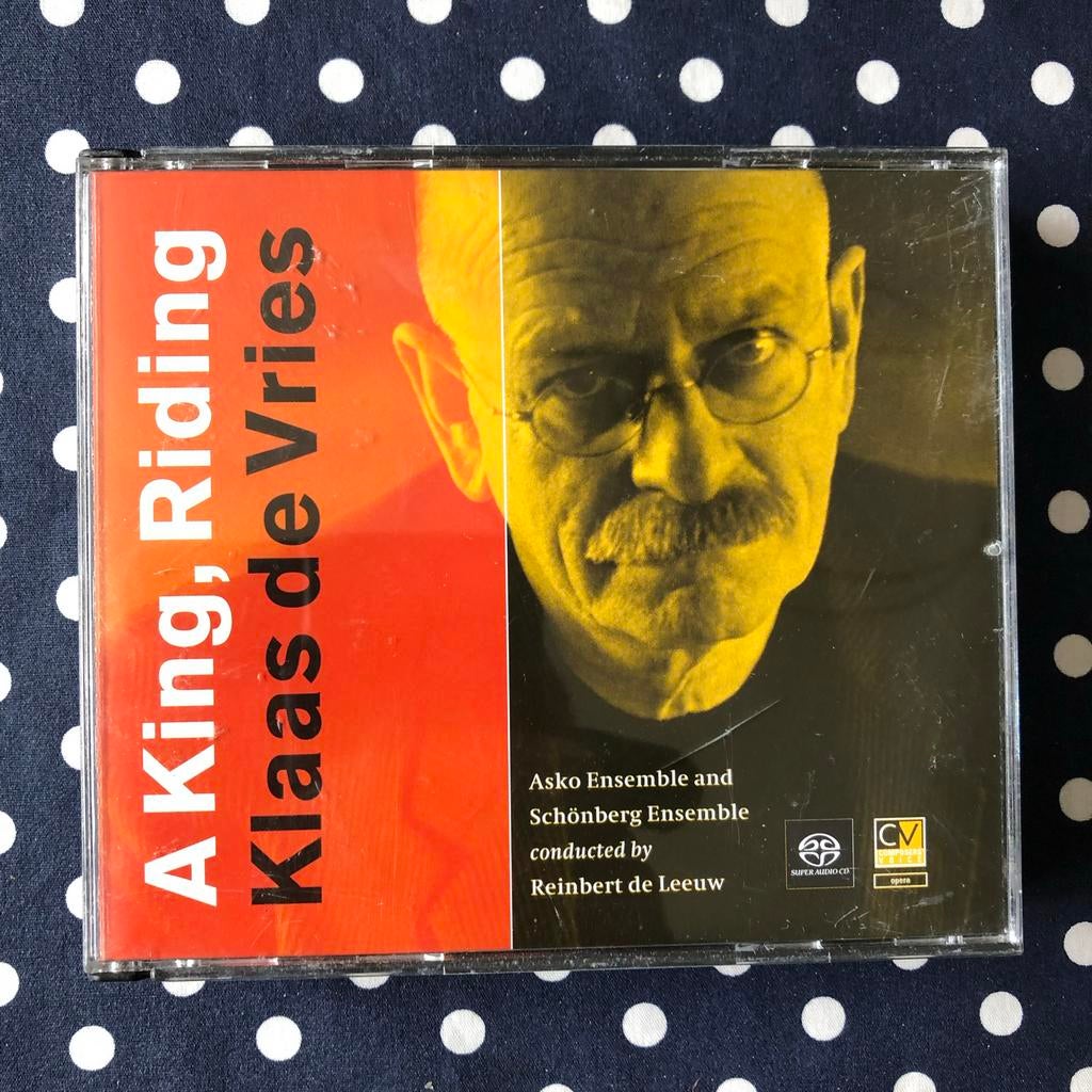 Klaas de Vries - A King, Riding (CD), Ophalen of Verzenden, Modernisme tot heden, Zo goed als nieuw, Orkest of Ballet