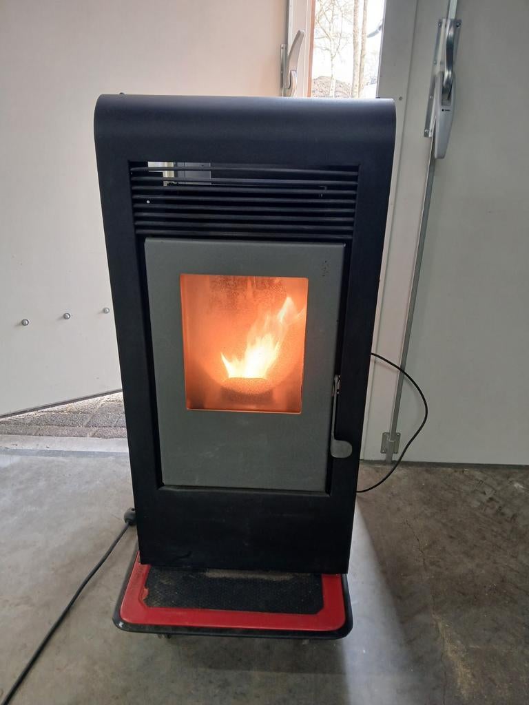 Nette pelletkachel, Huis en Inrichting, Kachels, Ophalen, Overige brandstoffen, Zo goed als nieuw, Pelletkachel