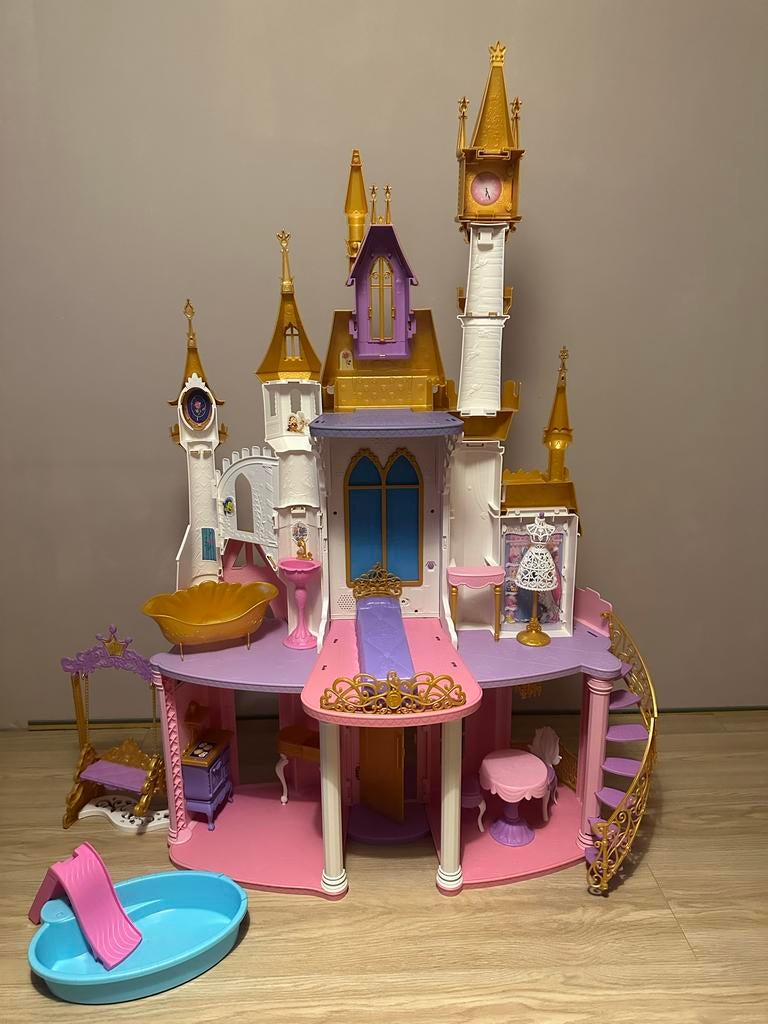 Groot Disney Prinsessen Kasteel met Vuurwerkshow + 10 Poppen, Ophalen, Zo goed als nieuw, Overige typen