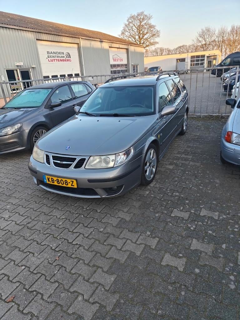 Saab 9-5 2.3 Turbo Aero Estate AUT 2001 Grijs, Auto's, Saab, Zwart, 4 cilinders, 2290 cc, 1646 kg