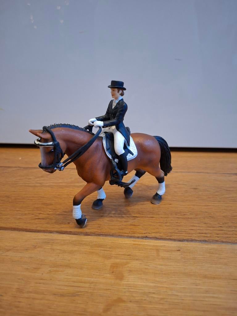 Schleich Dresuur paard met ruiter., Ophalen of Verzenden, Zo goed als nieuw