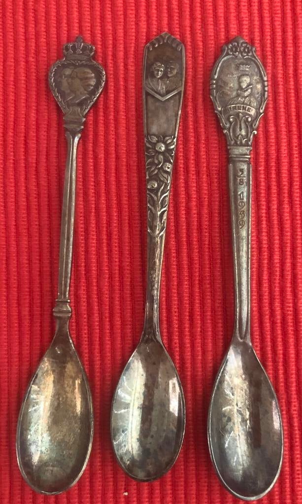 Drie lepeltjes Koninklijk Huis. Gero 90 verzilverd., Ophalen of Verzenden
