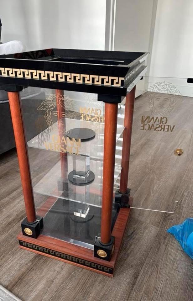 Gianni Versace Boutique Vitrine PC Hooftstraat, Huis en Inrichting, Kasten | Vitrinekasten, Met plank(en), Gebruikt, 100 tot 150 cm