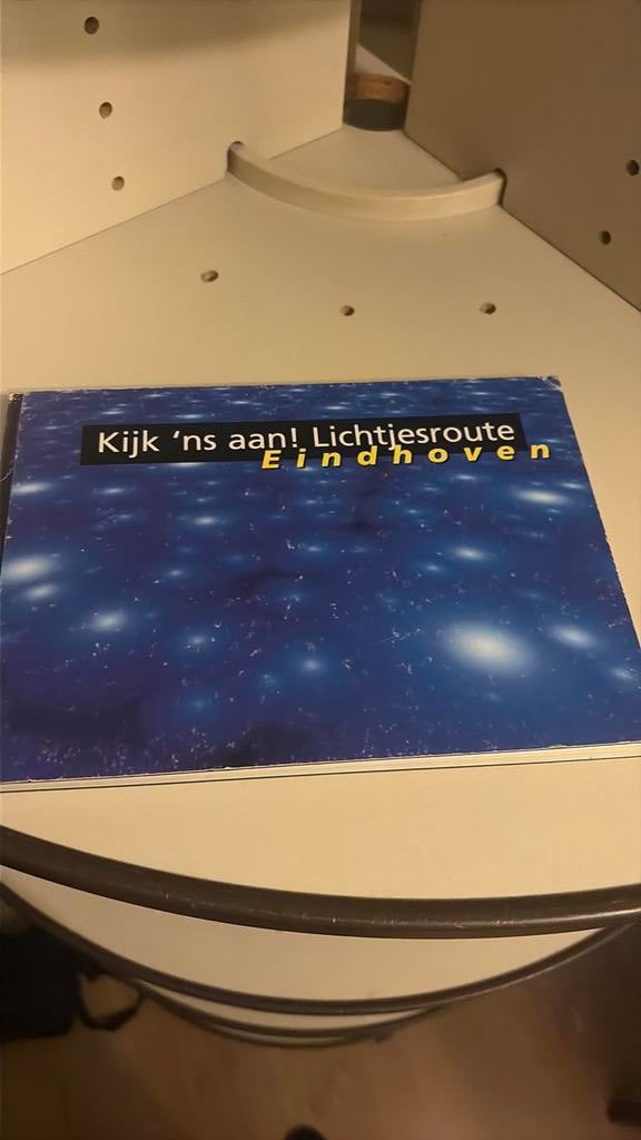 Boek: Kijk ‘ns aan! lichtjesroute Eindhoven, Boeken, Geschiedenis | Stad en Regio, Ophalen of Verzenden