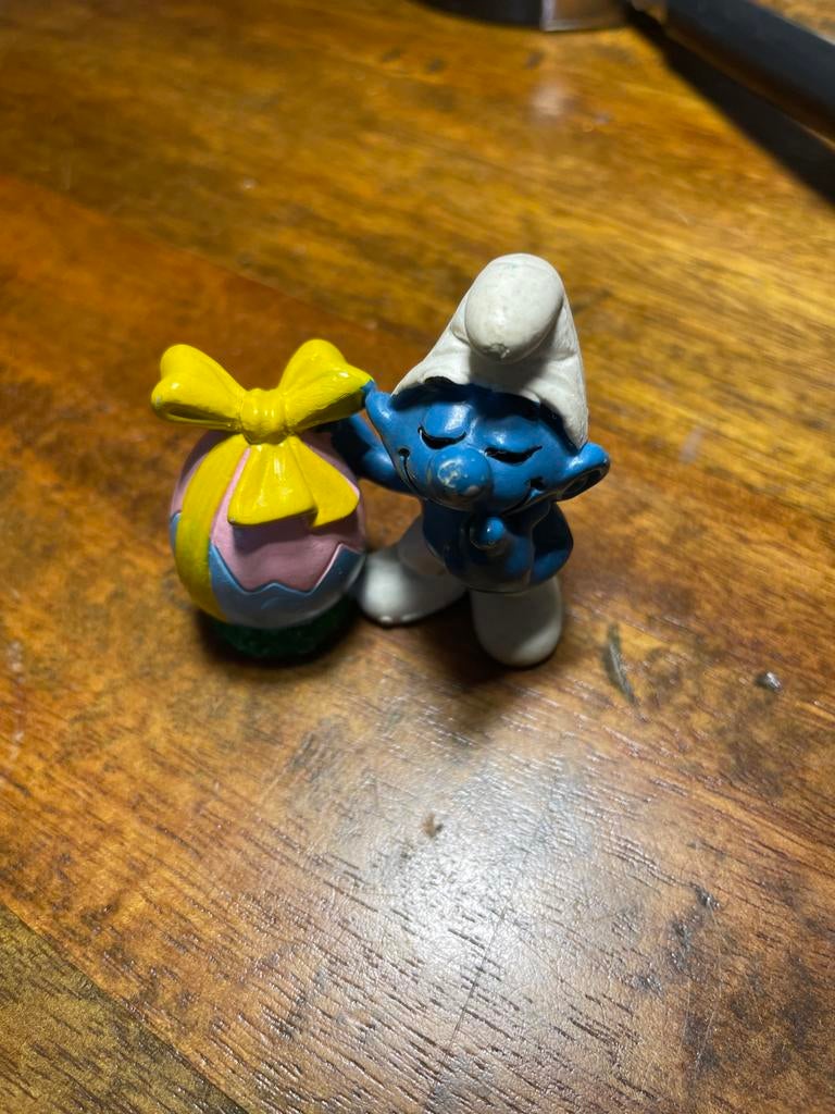Smurf met Paasei - Verzamelobject, Verzamelen, Ophalen of Verzenden, Gebruikt, Overige Smurfen, Poppetje, Figuurtje of Knuffel