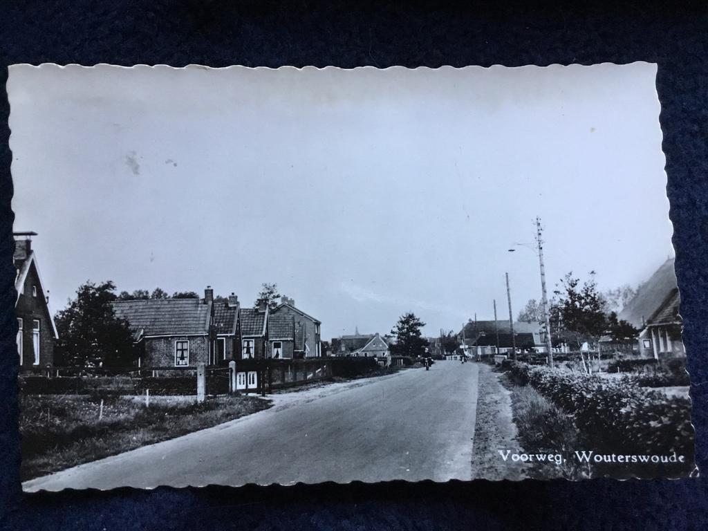 Oude ansichtkaart Voorweg, Wouterswoude, Ophalen of Verzenden, 1940 tot 1960, Gelopen, Friesland
