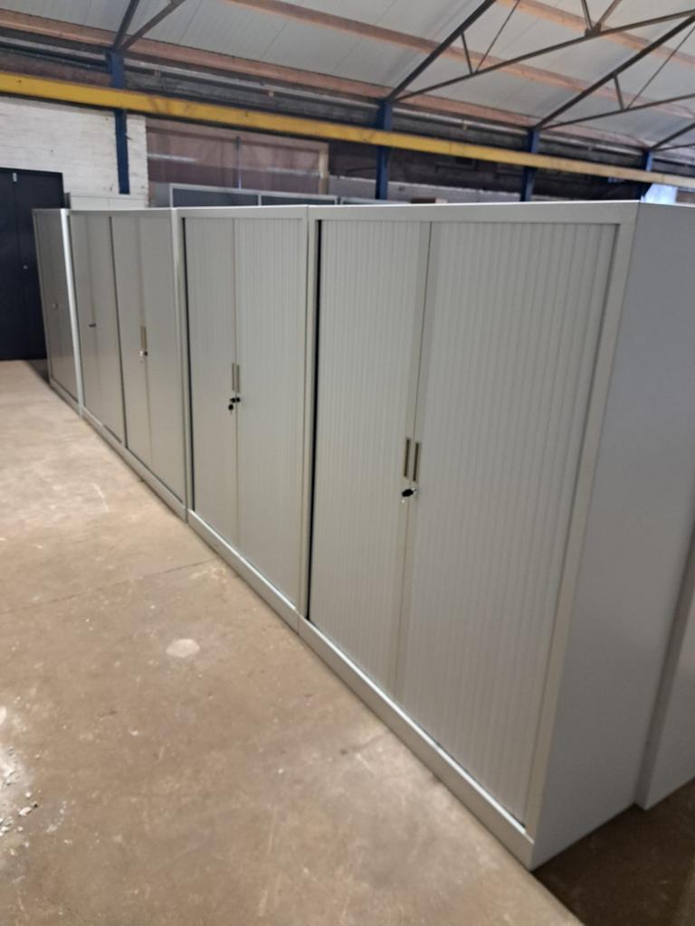 Metalen roldeurkasten met 3 legborden 160 hoog, Ophalen, Gebruikt, 100 tot 150 cm, Metalen roldeurkasten