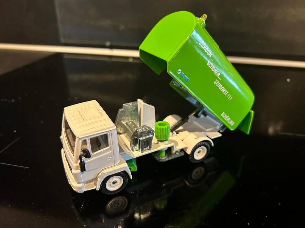 siku, mercedes veegwagen nieuw in doos, Hobby en Vrije tijd, Modelauto's | 1:50, Nieuw, Bus of Vrachtwagen, SIKU, Ophalen of Verzenden