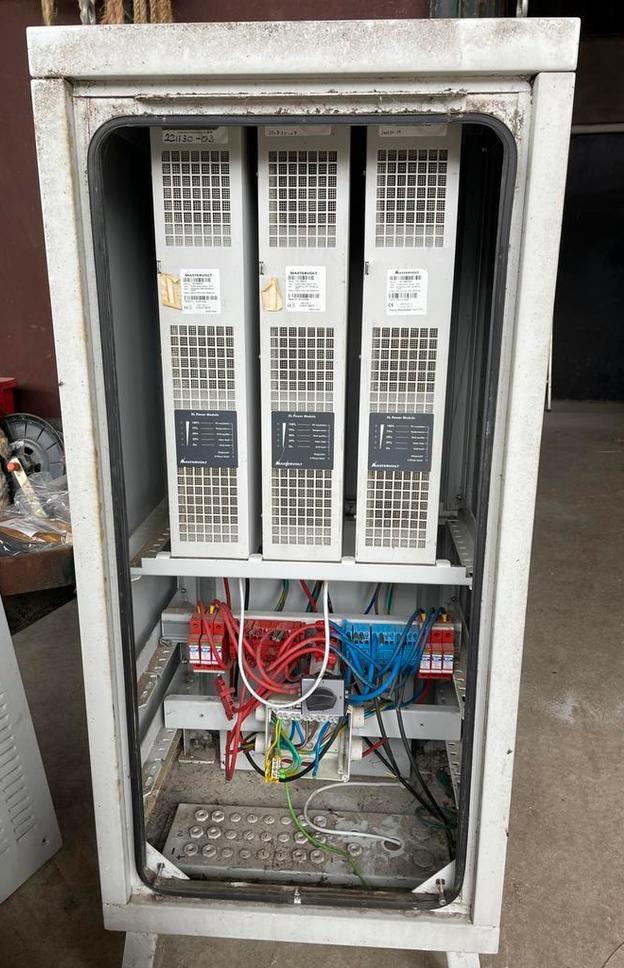 Mastervolt omvormers 5000 Wp en Solar-log 500, Ophalen, Gebruikt