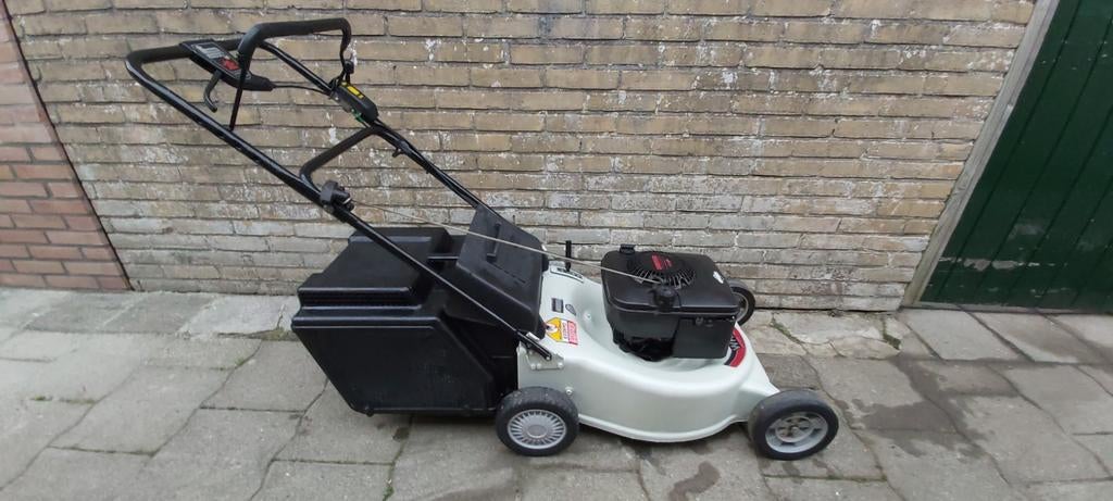 White outdoor products 21 grasmaaier zo goed als nieuw, Ophalen, Cirkelmaaier, Zo goed als nieuw, Opvangbak