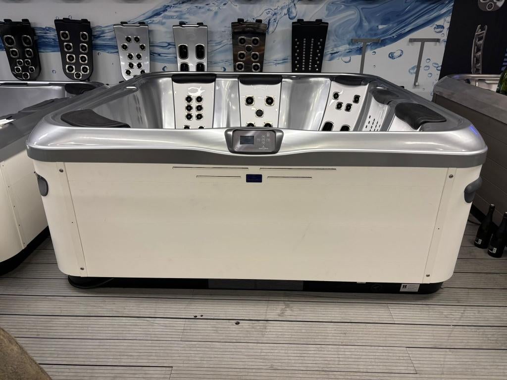 Outlet - Villeroy&Boch Luxe High-End Spa -5 pers  | garantie, Ophalen of Verzenden, Zo goed als nieuw, Inbouw, Vast