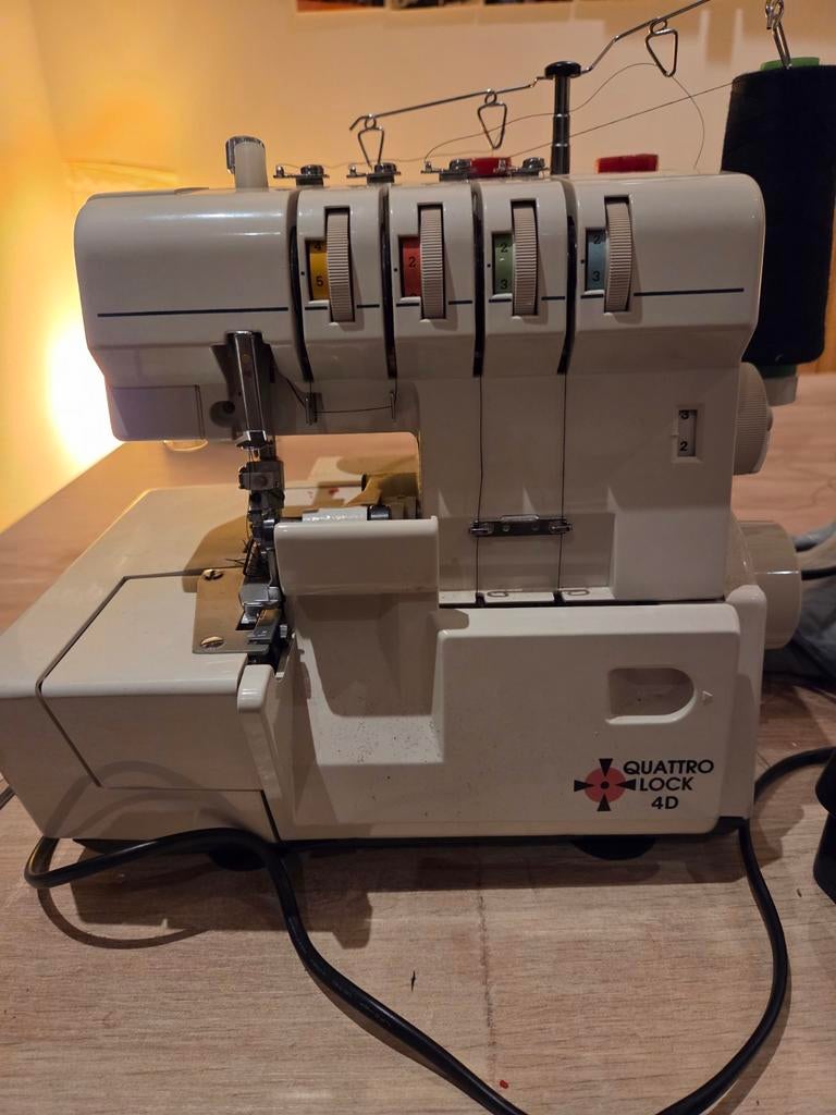 Lockmachine - Quattro Lock 4D, Ophalen, Gebruikt, Lockmachine, Overige merken