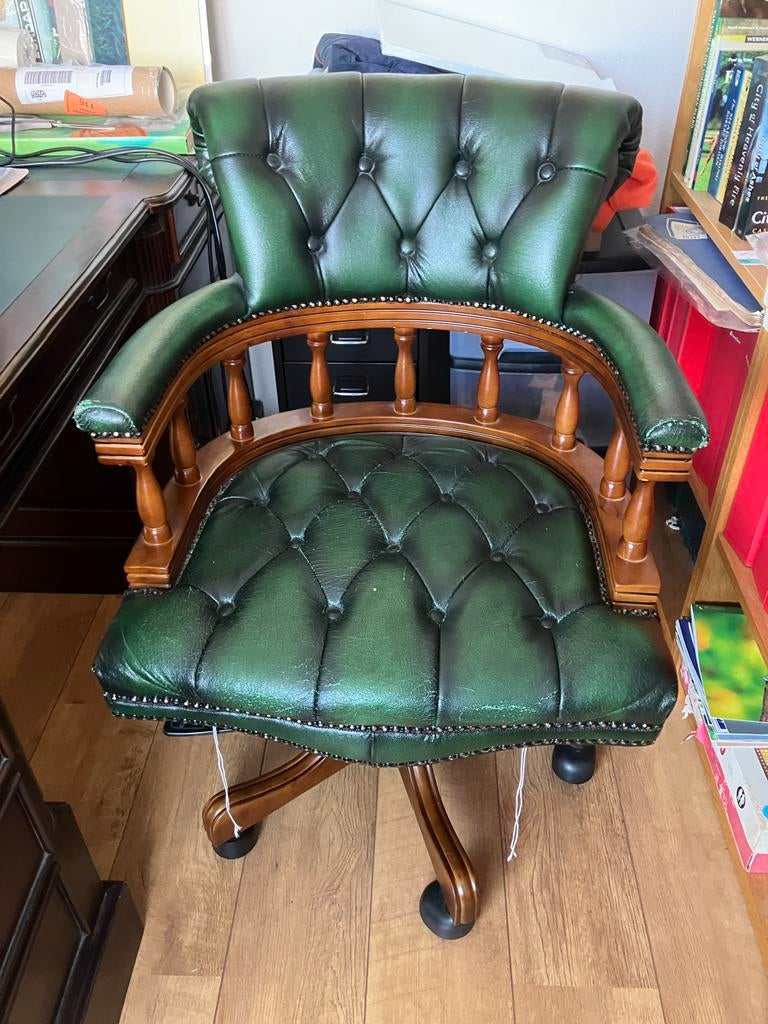 Groene bureaustoel met houten details, Ophalen