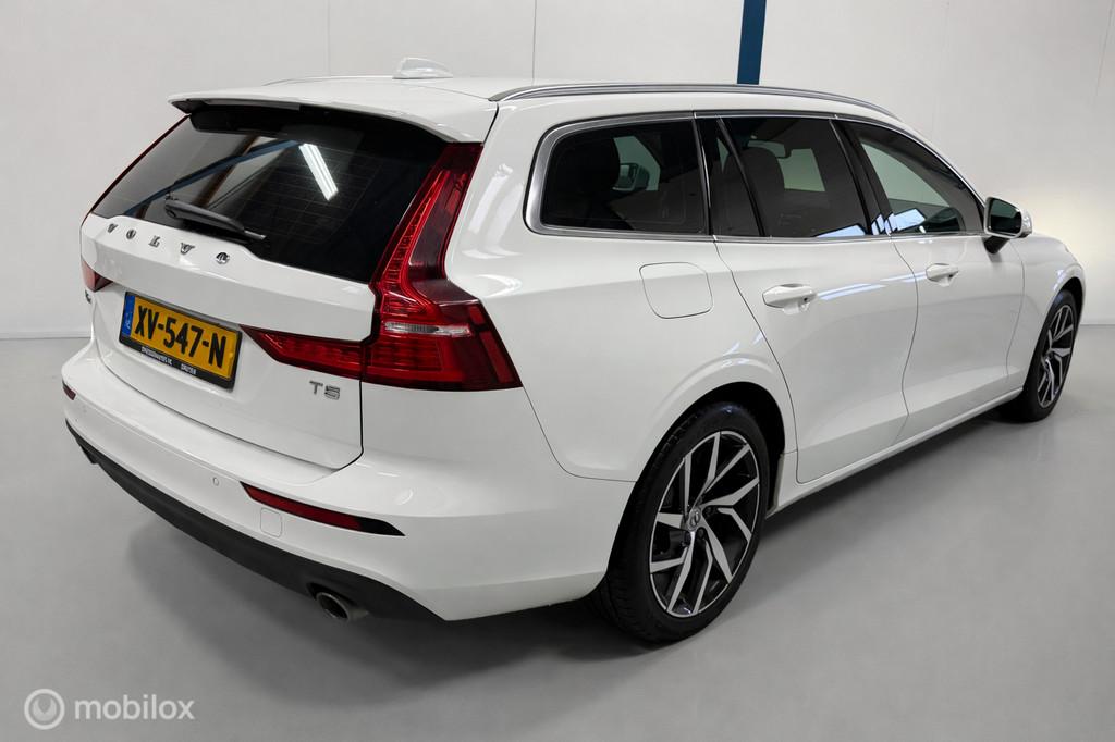 Volvo V60 2.0 T5 Momentum HUD / CARPLAY / TREKHAAK, 15 km/l, Euro 6, 4 cilinders, 1969 cc