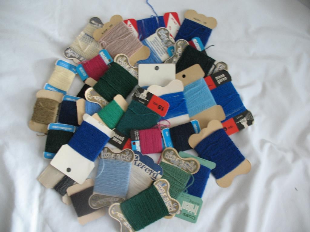 Lot  35 kaartjes * Maas *Stop* Modinetje* wol met....Vintage, Ophalen of Verzenden, Nieuw, Garen of Naald(en)