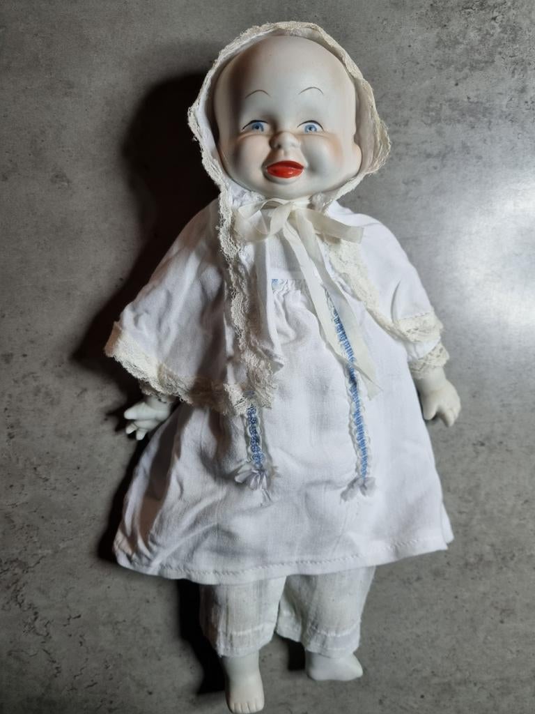 VNT,1940,DRIE GEZICHTEN POP, 35cm,Doopjurk, Porcelein,Inwst!, Ophalen of Verzenden, Zo goed als nieuw, Overige typen