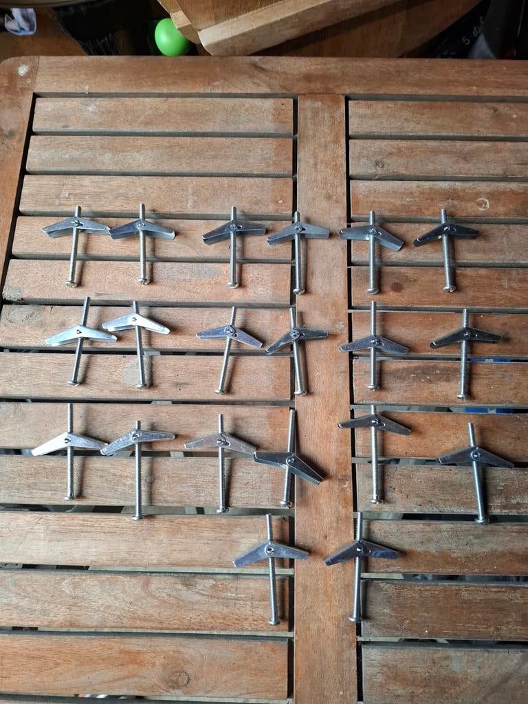 Partij tuimelpluggen voor gipsplaat en holle wanden, Ophalen of Verzenden, Nieuw, 50 tot 100 mm, Pluggen