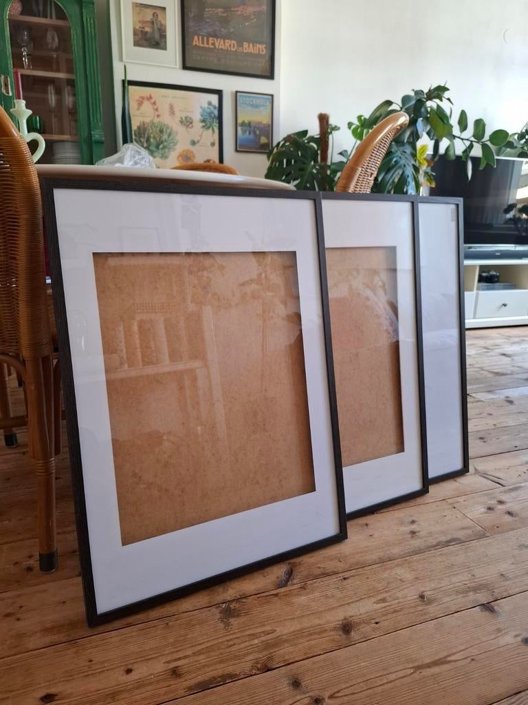 3 donkerbruine Ikea fotolijsten 50x70 cm met passe-partout, Huis en Inrichting, Woonaccessoires | Lijsten, Zo goed als nieuw, 50 tot 75 cm
