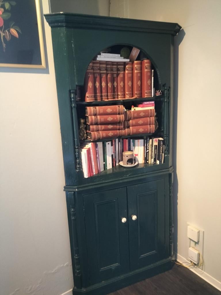 Groene hoekkast met planken en deurtjes, Ophalen, Gebruikt, 25 tot 50 cm