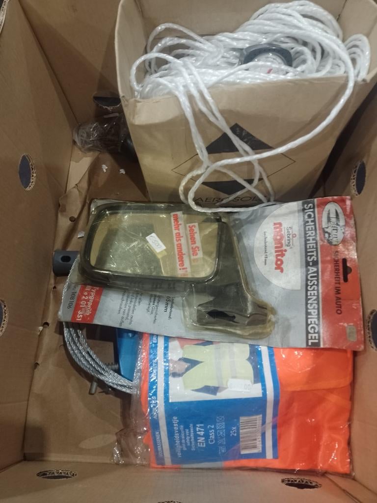 Partij rommelmarkt spullen., Ophalen