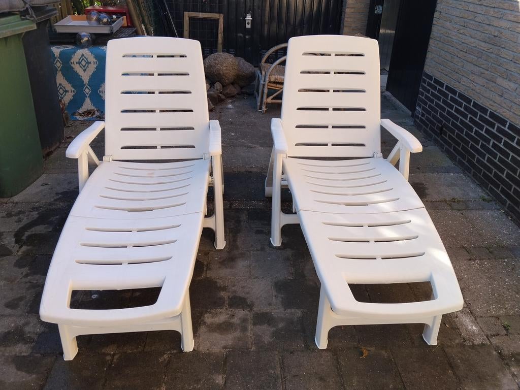 2 witte verstelbare ligbedden van kunststof, Ophalen, Gebruikt, Kunststof, Verstelbaar