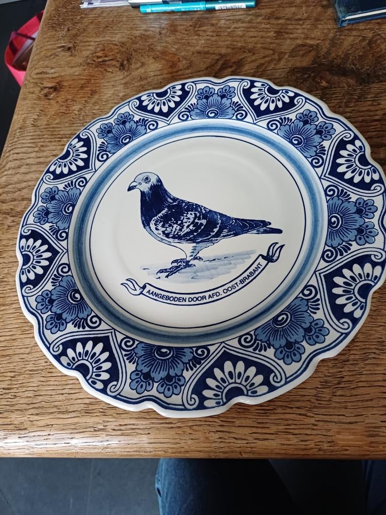 Verzameling duiven  bord ANGEBODEN DOOR  AFD. OOST- BRABANT, Ophalen of Verzenden