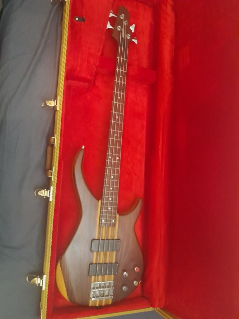 Peavey bas installatie, Ophalen