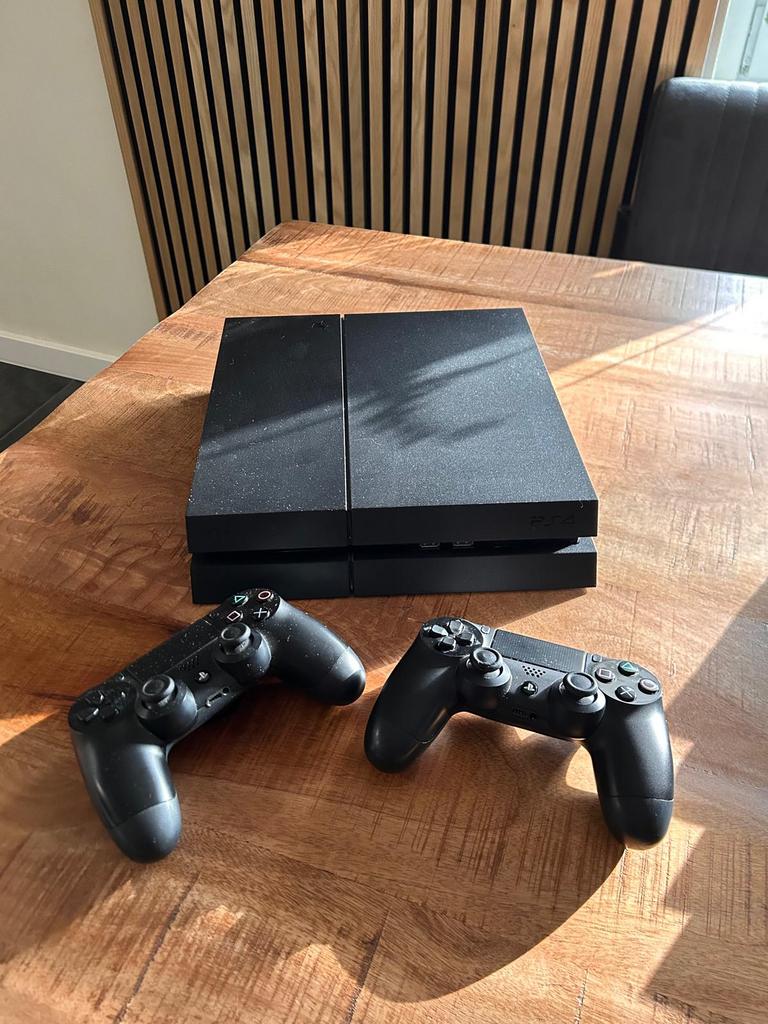Te koop. PS4 met 2 controllers + spellen, Ophalen, Zo goed als nieuw, Met 2 controllers, Original