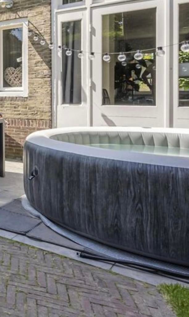 Intex Jacuzzi 6-persoons - Opblaasbaar, Ophalen, Zo goed als nieuw, Afdekzeil, Opblaasbaar