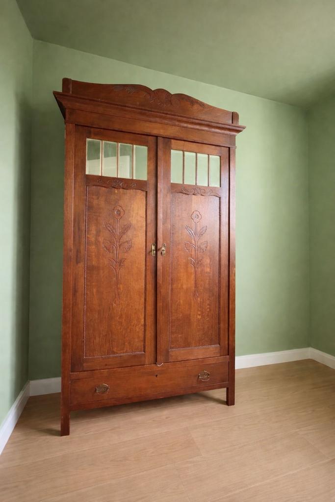 Antieke kast met planken, Ophalen