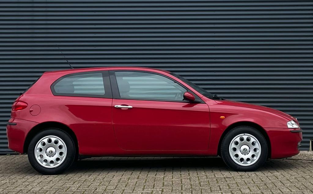 Alfa Romeo Alfa-147 1.6 T.SPARK 16V 105PK, Origineel Nederlands, Bedrijf, Handgeschakeld, 12 km/l