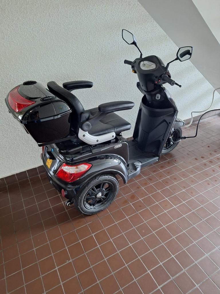 Scootmobiel merk IVA kleur zwart, Ophalen of Verzenden, 46 km of meer, 16 km/u of meer