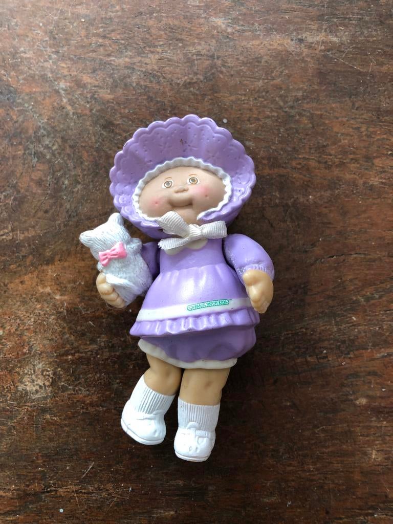 Vintage Cabbage Patch Kids Figuur Paars met Katje, Verzamelen, Poppen, Ophalen of Verzenden, Gebruikt, Overige typen