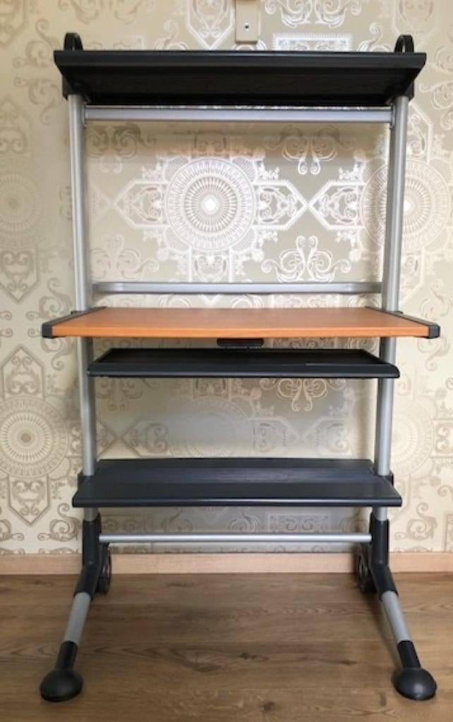 Aangeboden zgan computerbureau, Huis en Inrichting, Bureaus, Ophalen, Zo goed als nieuw