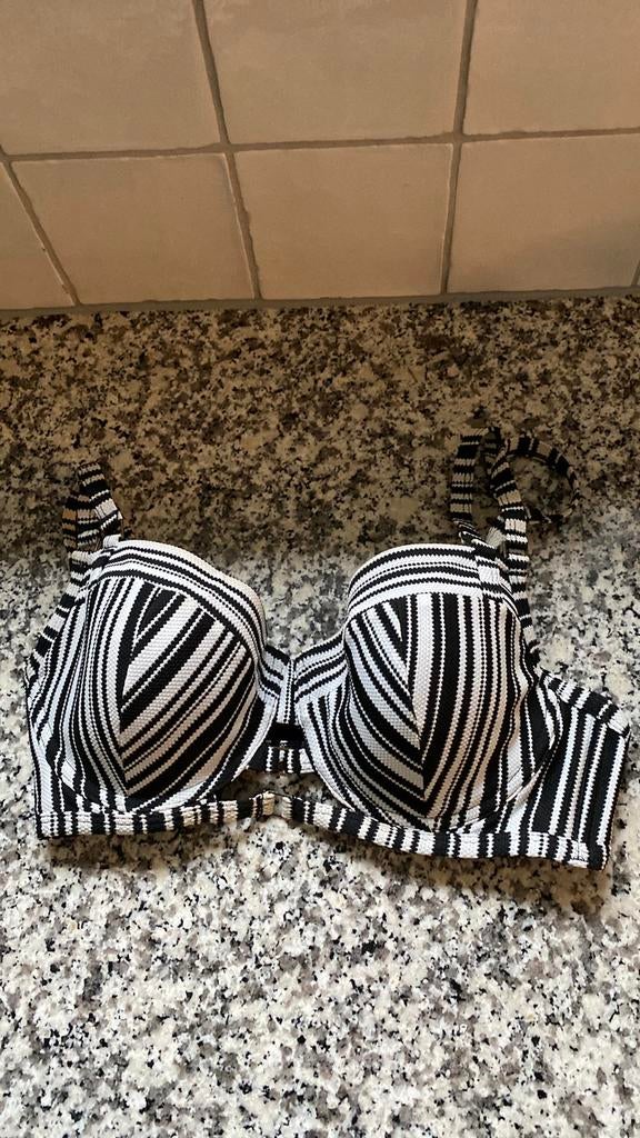 Mooie bikinitop maat 75-D, Ophalen of Verzenden, Zo goed als nieuw, Zwart, Bikini