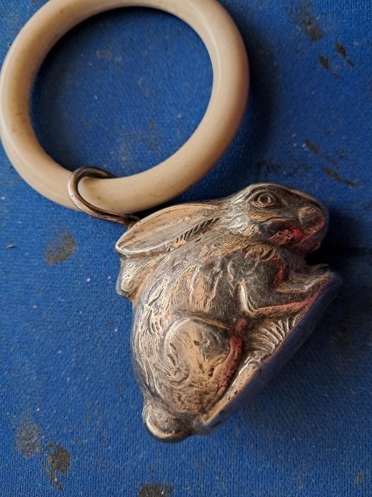 rammelaar,zilver?-konijn,lengte  5 cm, Antiek en Kunst, Ophalen of Verzenden