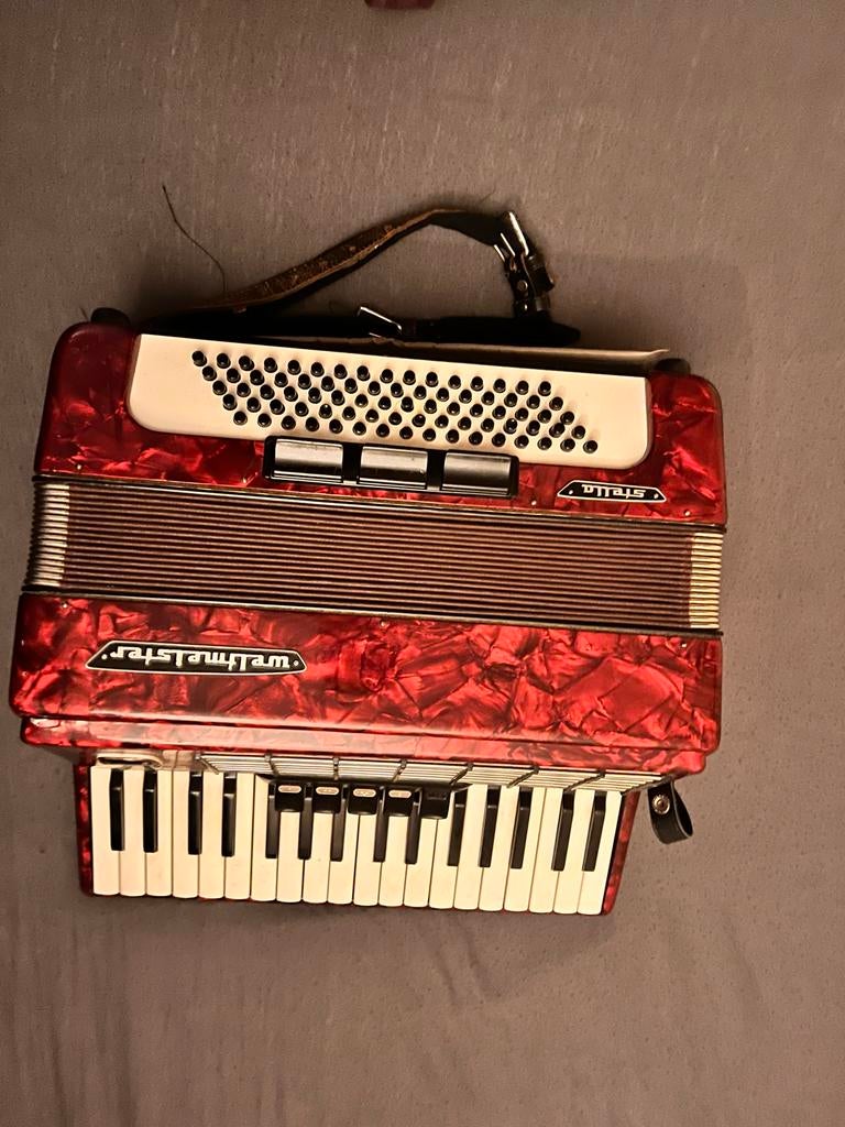 Weltmeister Stella Accordeon - Rood, Gebruikt, Muziek en Instrumenten, Ophalen, Gebruikt, Met riemen, Overige formaten
