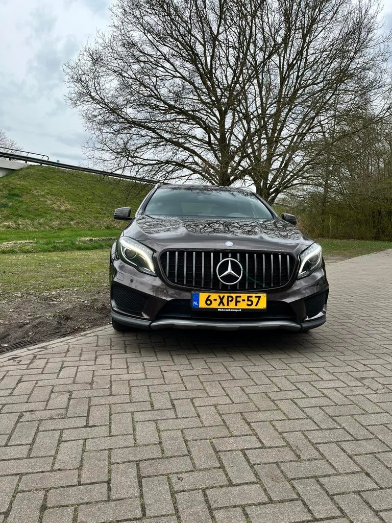 Mercedes-Benz GLA 200 CDI 136pk 2014 Bruin, Auto's, Mercedes-Benz, Voorwielaandrijving, Parkeersensor, 136 pk, Zwart