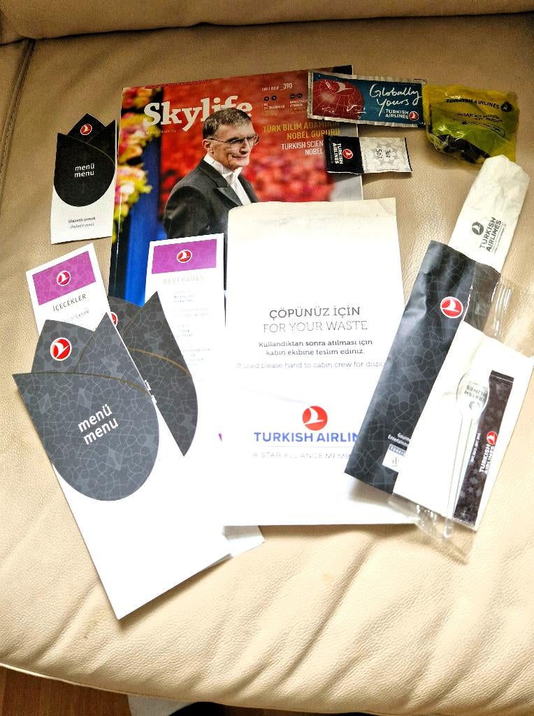 Turkish Airlines set: inflight magazine, menu, koptelefoon, Ophalen of Verzenden, Zo goed als nieuw, Overige typen